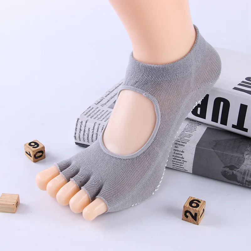2020 non slip yoga socks with gripper