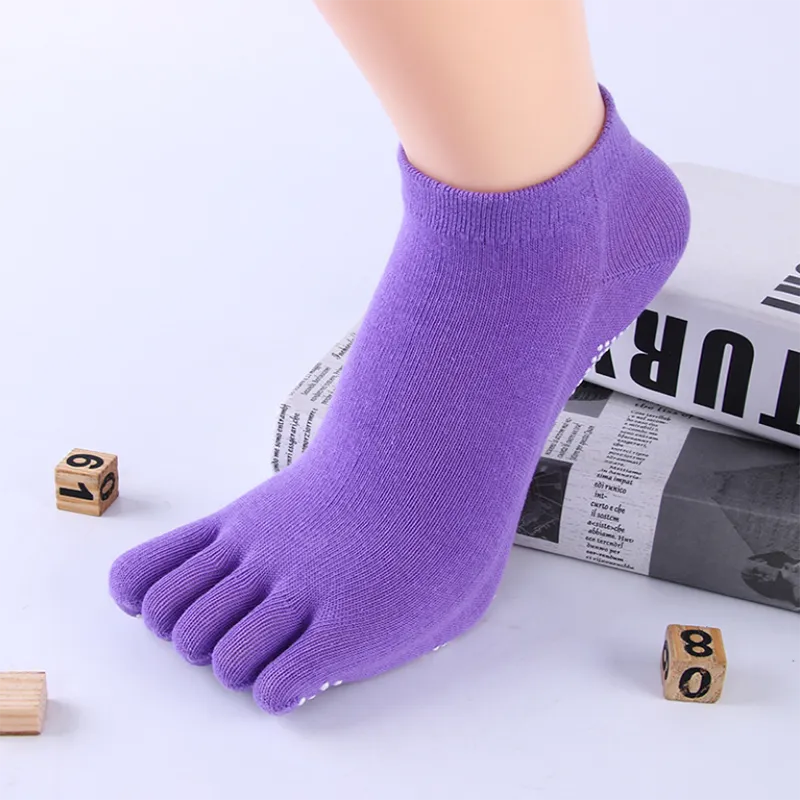 2020 non slip yoga socks with gripper