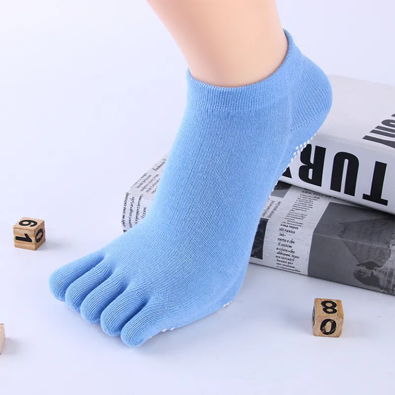 2020 non slip yoga socks with gripper