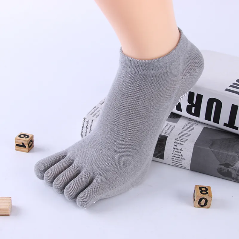2020 non slip yoga socks with gripper
