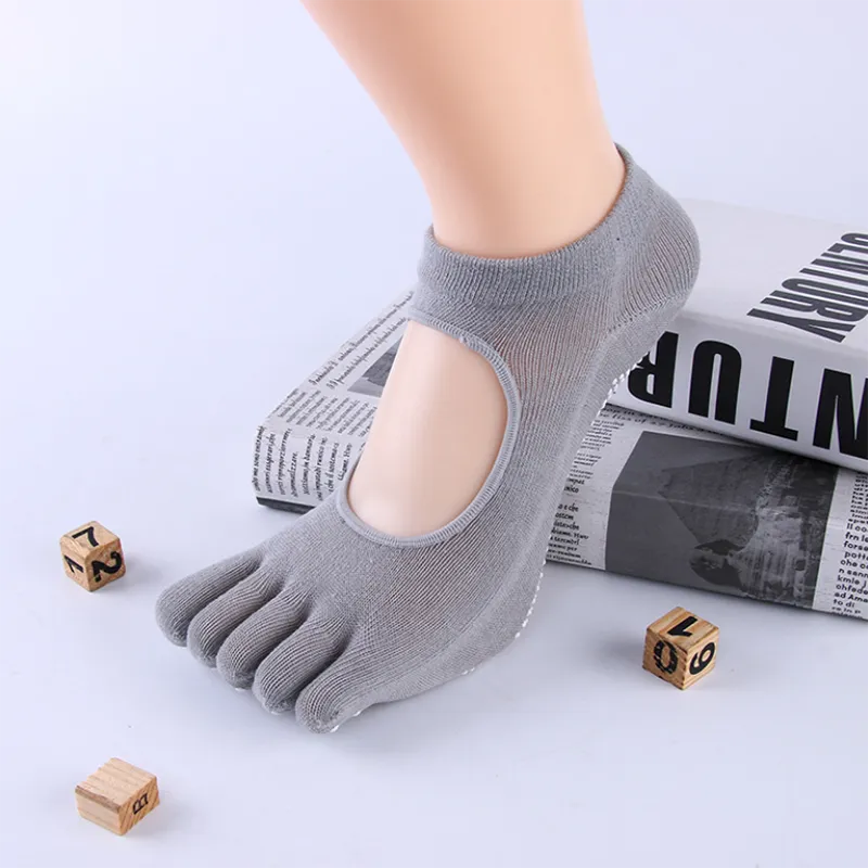 2020 non slip yoga socks with gripper