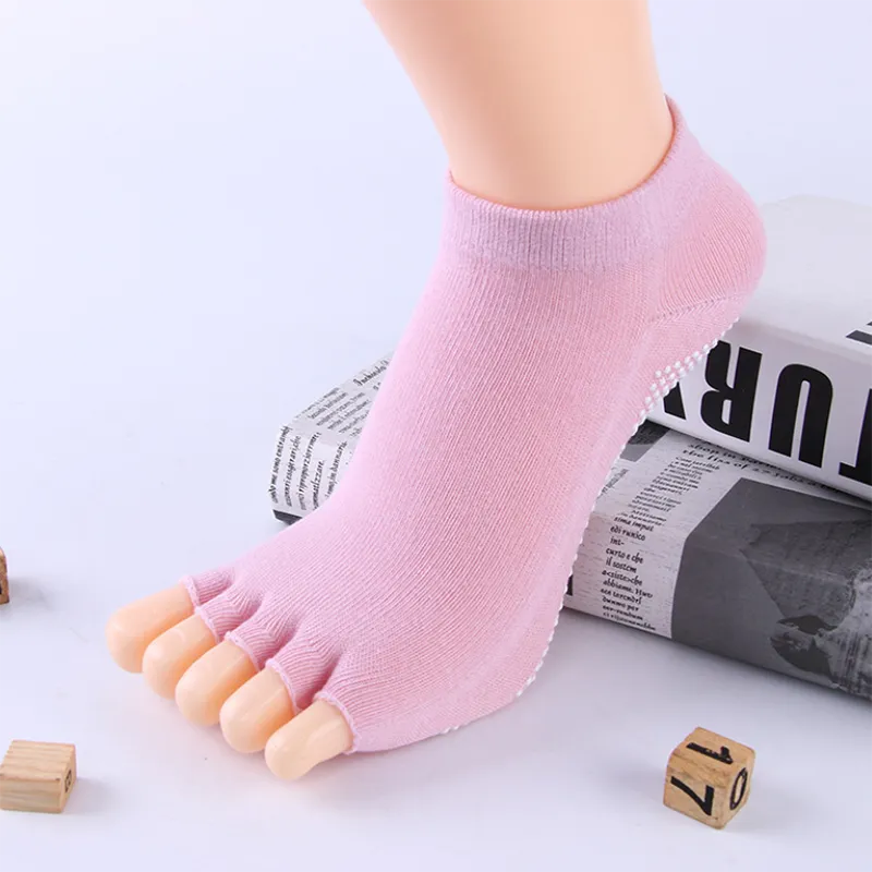 2020 non slip yoga socks with gripper