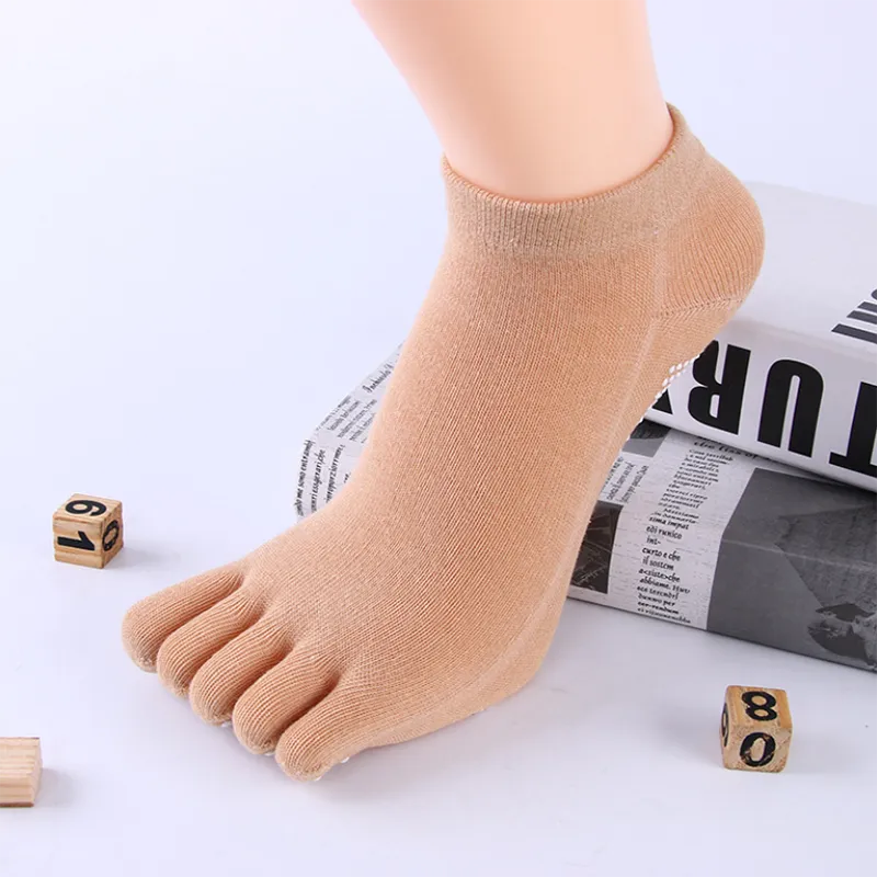 2020 non slip yoga socks with gripper