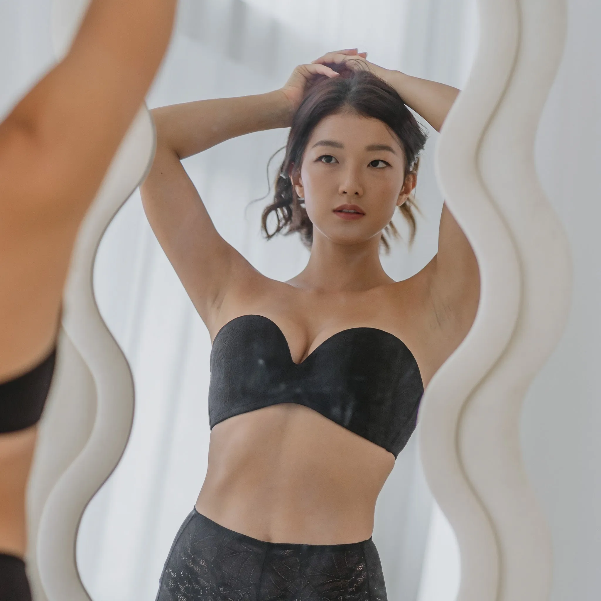 5th Gen! Lace 100% Non-Slip Strapless Wireless Bra in Black