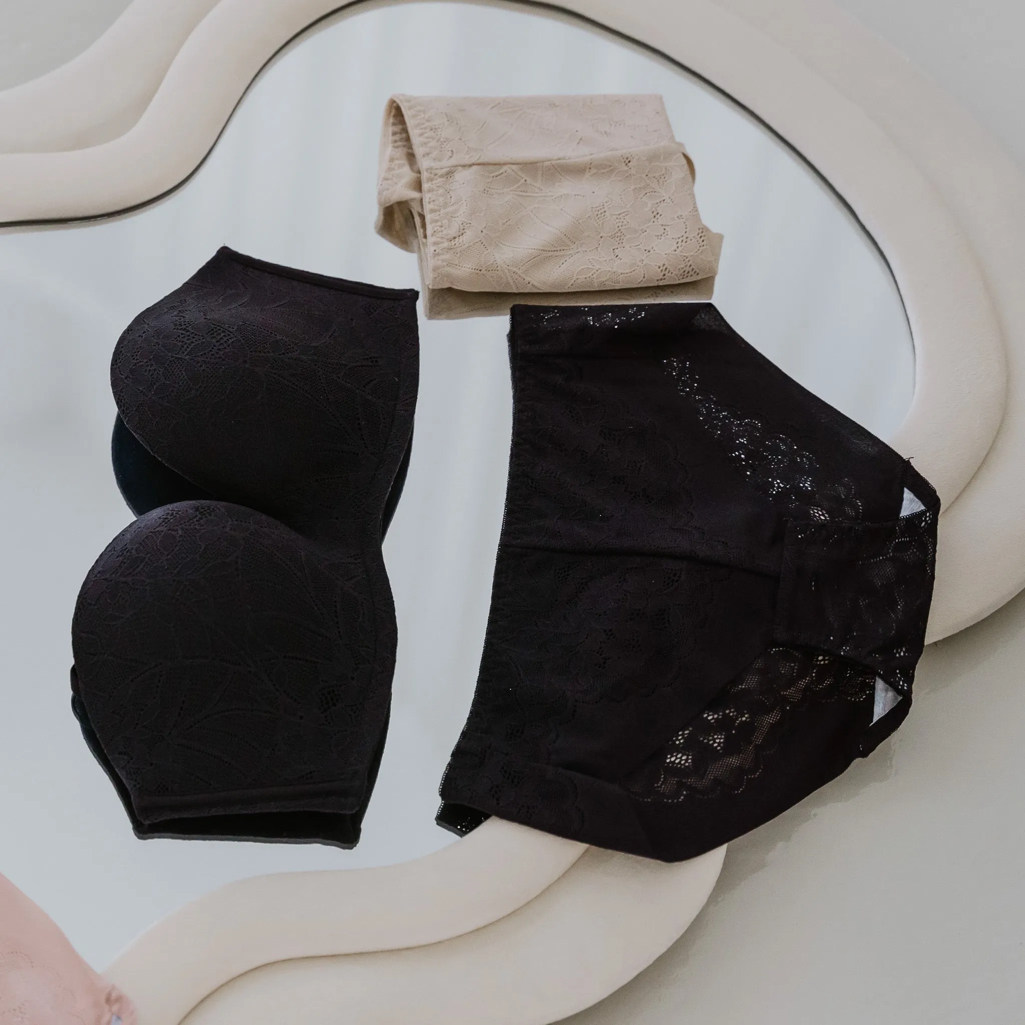 5th Gen! Lace 100% Non-Slip Strapless Wireless Bra in Black