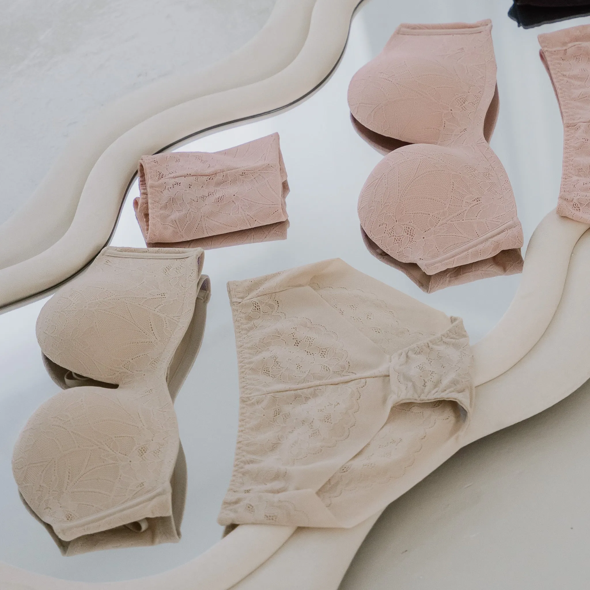 5th Gen! Lace 100% Non-Slip Strapless Wireless Bra in Strawberry Cream