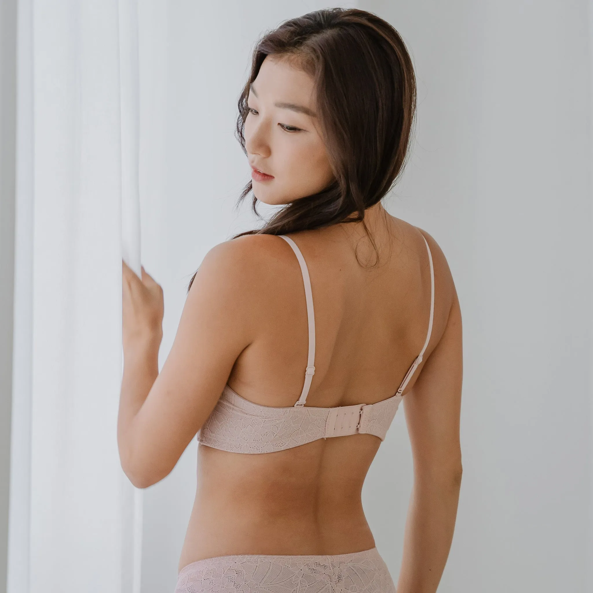 5th Gen! Lace 100% Non-Slip Strapless Wireless Bra in Strawberry Cream