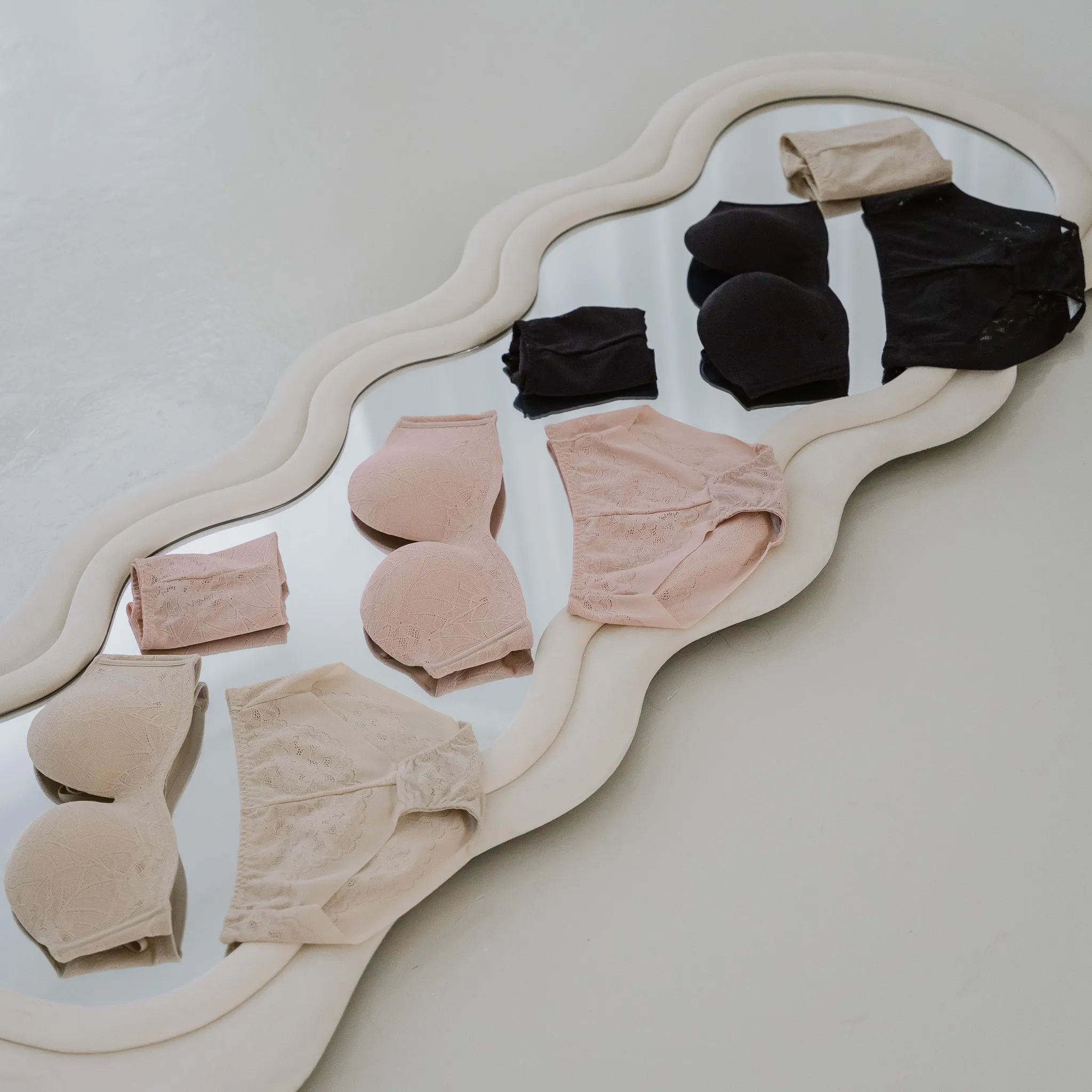 5th Gen! Lace 100% Non-Slip Strapless Wireless Bra in Strawberry Cream