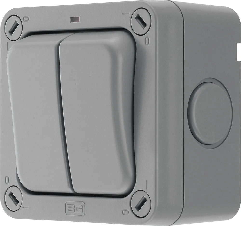 BG WP42-02 Weatherproof Nexus Storm 20AX 2G 2-Way Switch