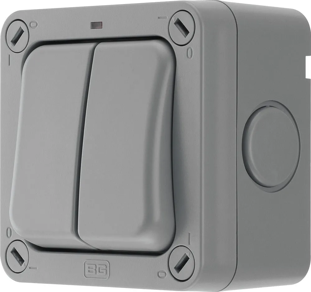 BG WP42-02 Weatherproof Nexus Storm 20AX 2G 2-Way Switch
