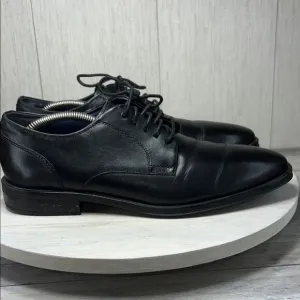 Cole Haan  Oxford Derby Shoes with Leather Upper and Rounded Toe