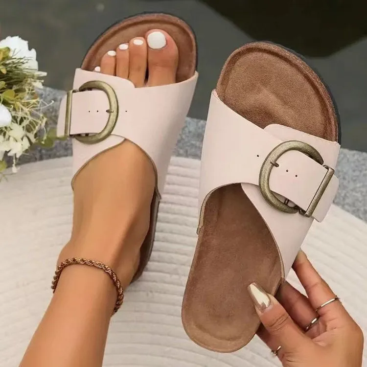 Layla® | Women's sandals with a large buckle.