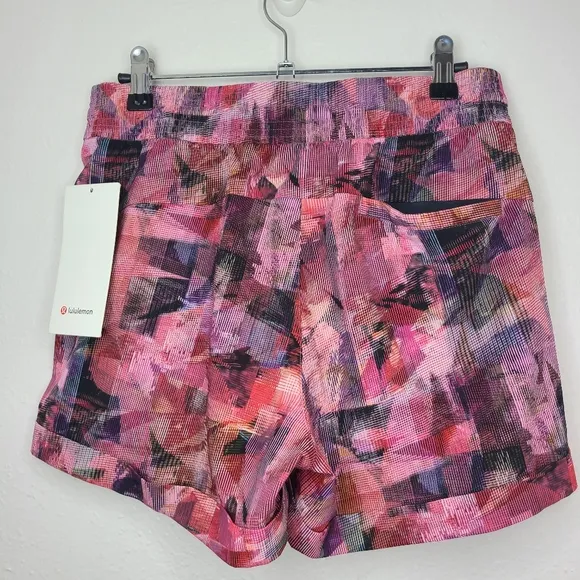 Lululemon Shorts Spring Break Away Pink Cuff Pockets Stretch Athletic Size 6