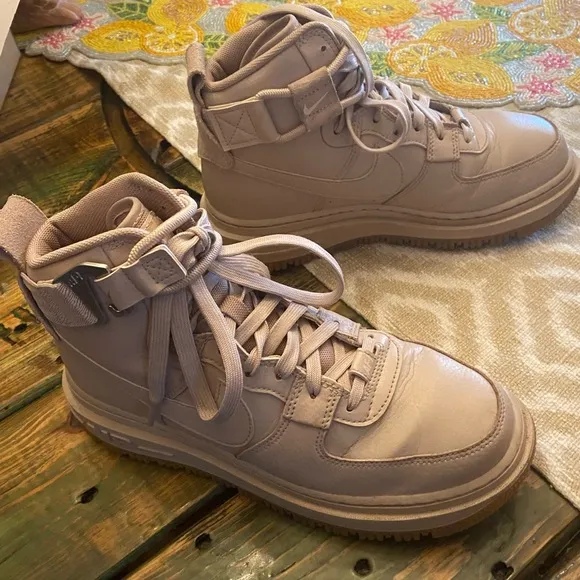 Nike Womens WMNS Air Force 1 High Utility DC3584 200 Fossil Stone Pearl White