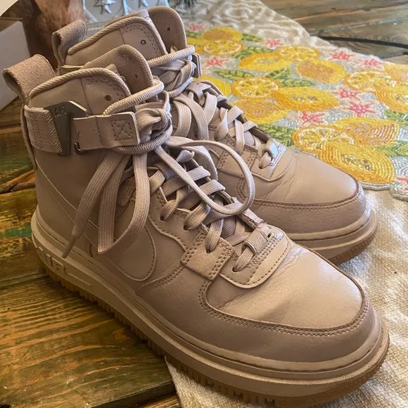 Nike Womens WMNS Air Force 1 High Utility DC3584 200 Fossil Stone Pearl White