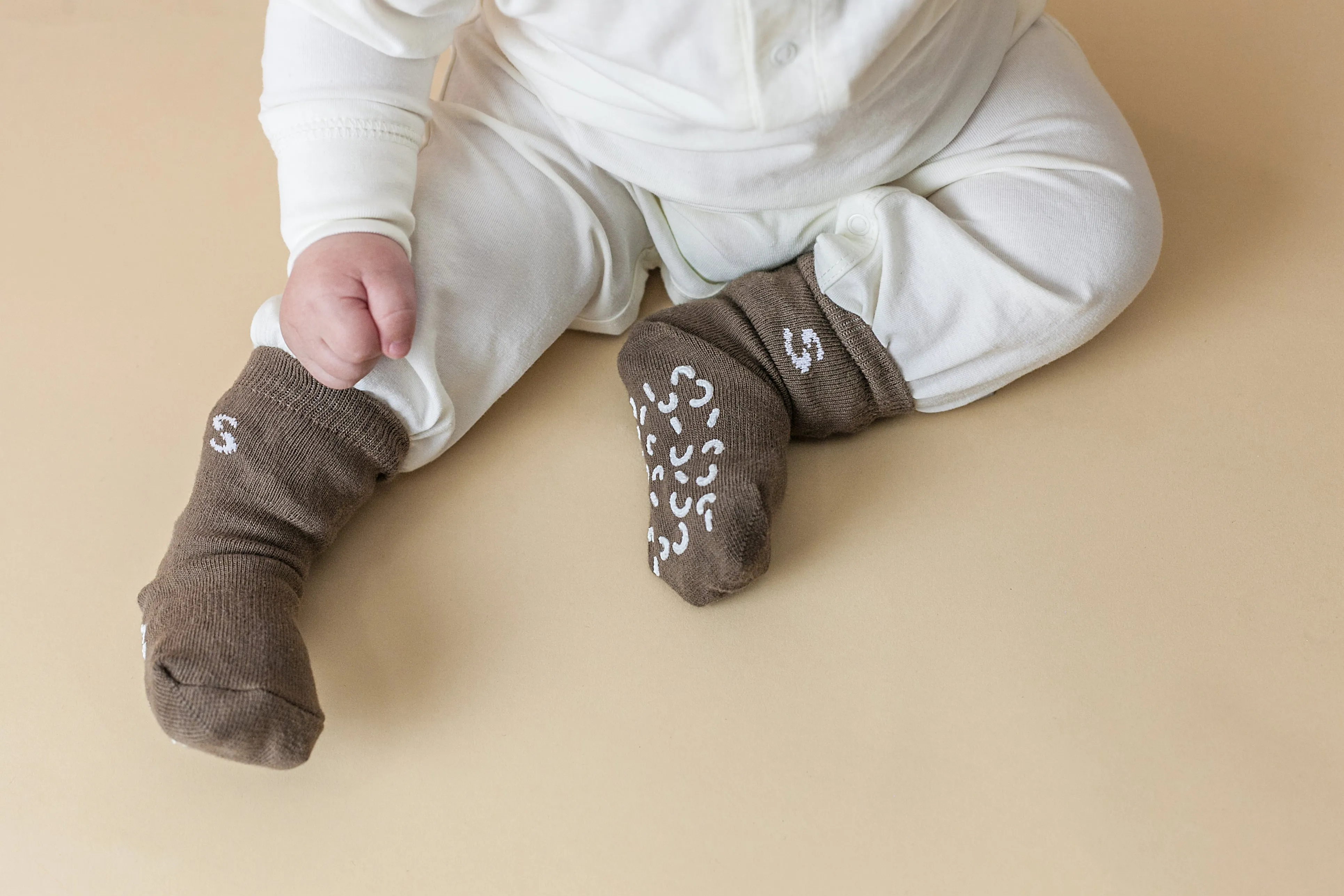 STUCKIES® NON-SLIP SOCKS SAND