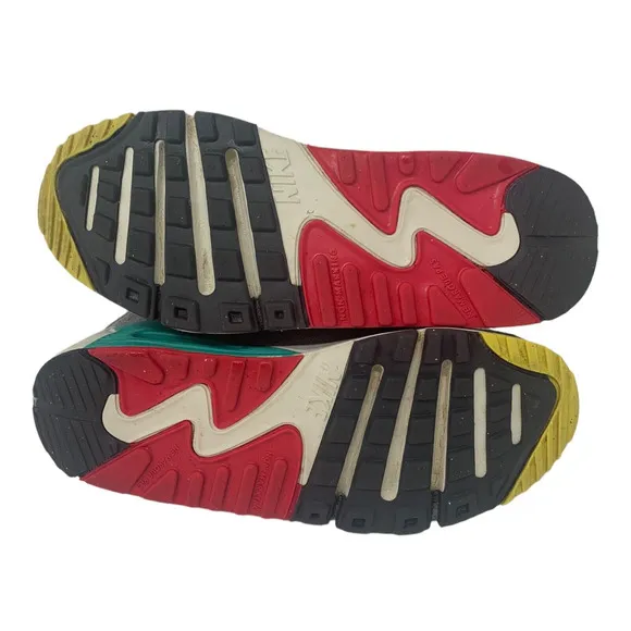 This Nike Air Max 90 “Sprung” With Butterfly Graphics DQ7761 001 Sz 3Y