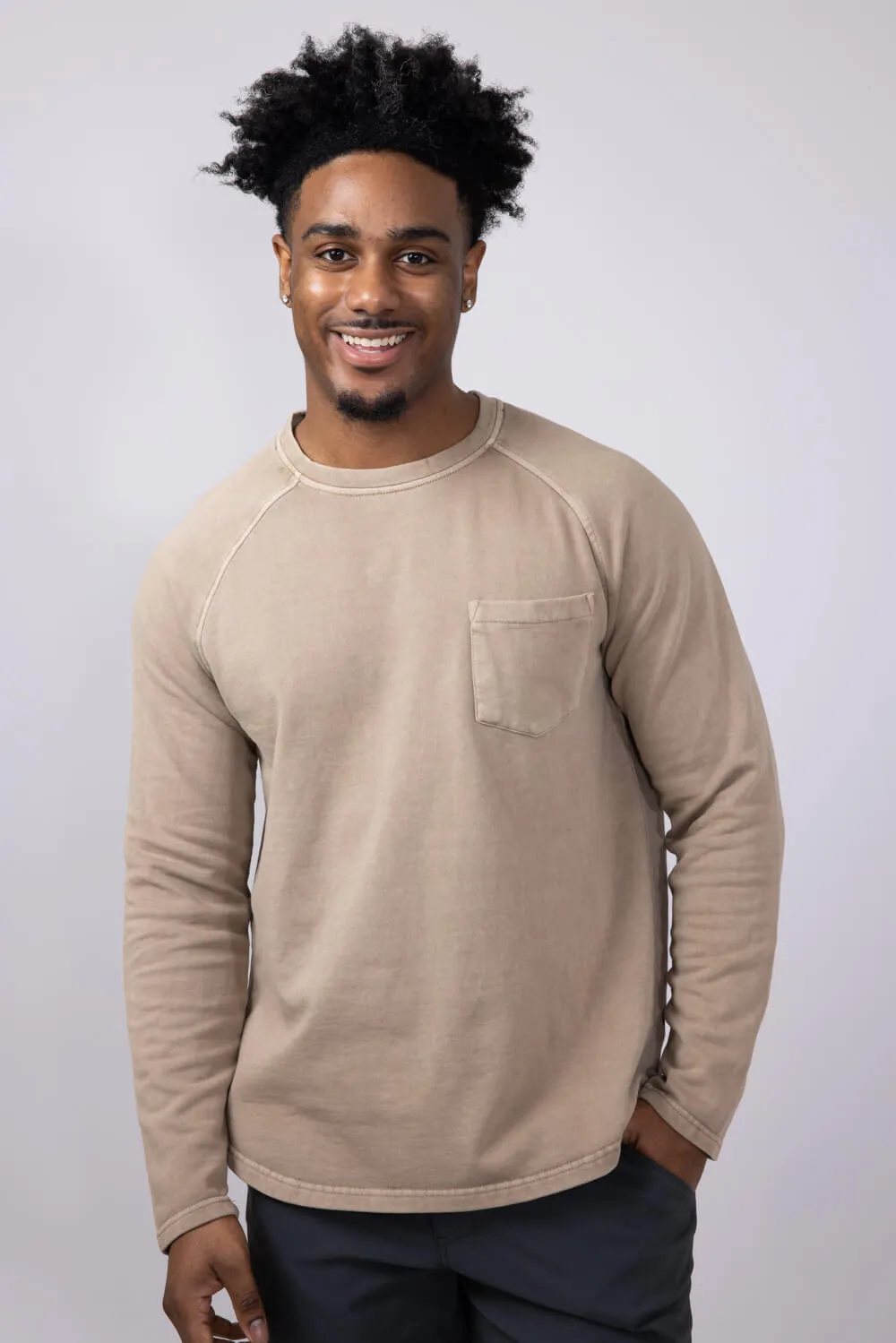 Weatherproof Vintage Raglan Terry Pocket Crewneck Shirt for Men in Light Brown | S2520792GK-EARTH
