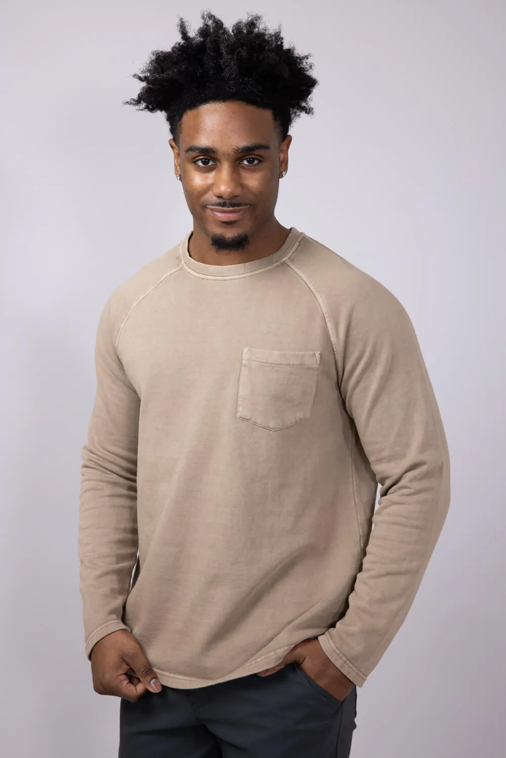 Weatherproof Vintage Raglan Terry Pocket Crewneck Shirt for Men in Light Brown | S2520792GK-EARTH